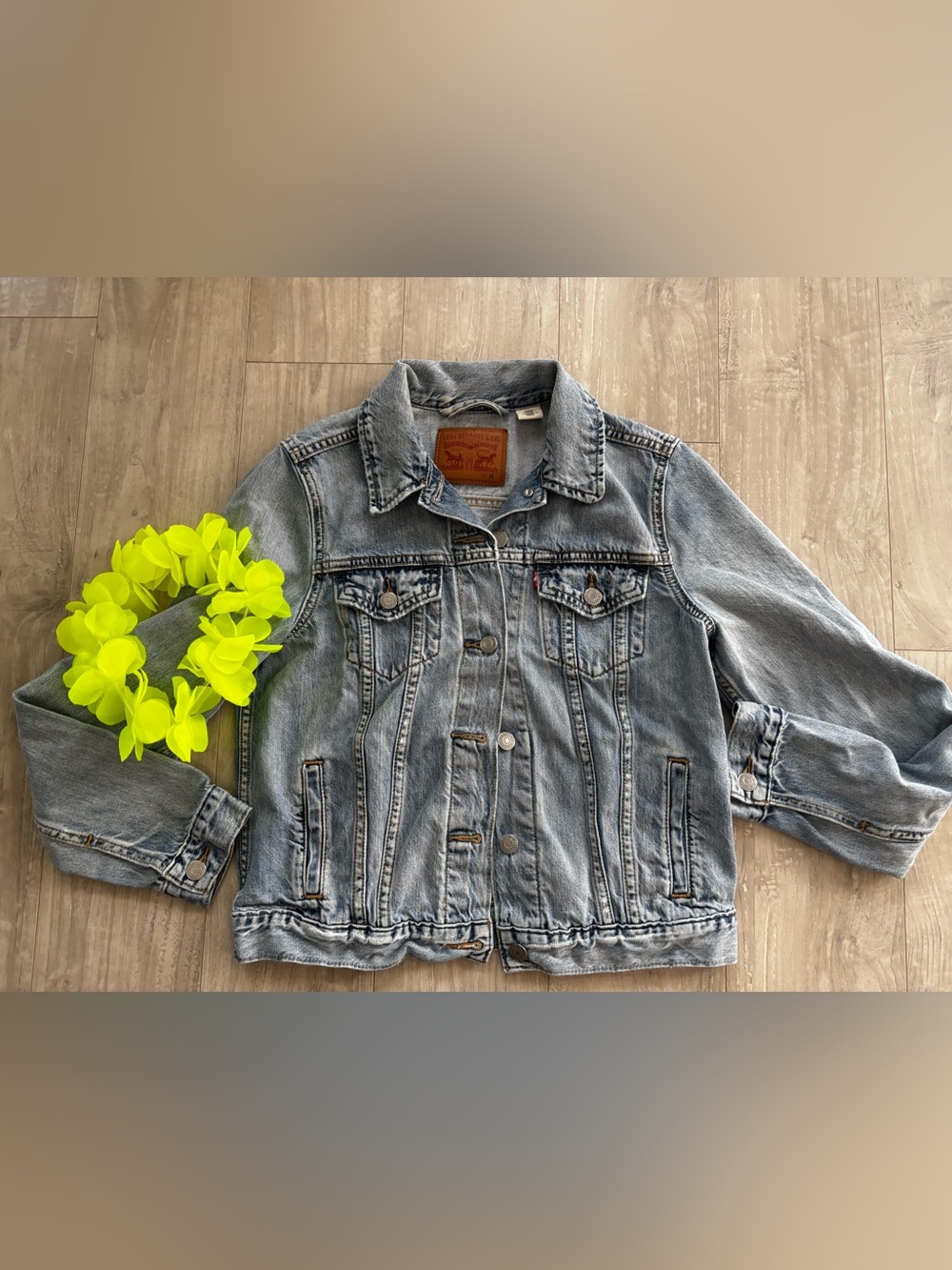 Levi's Light Wash Blue Denim Trucker Jacket MD